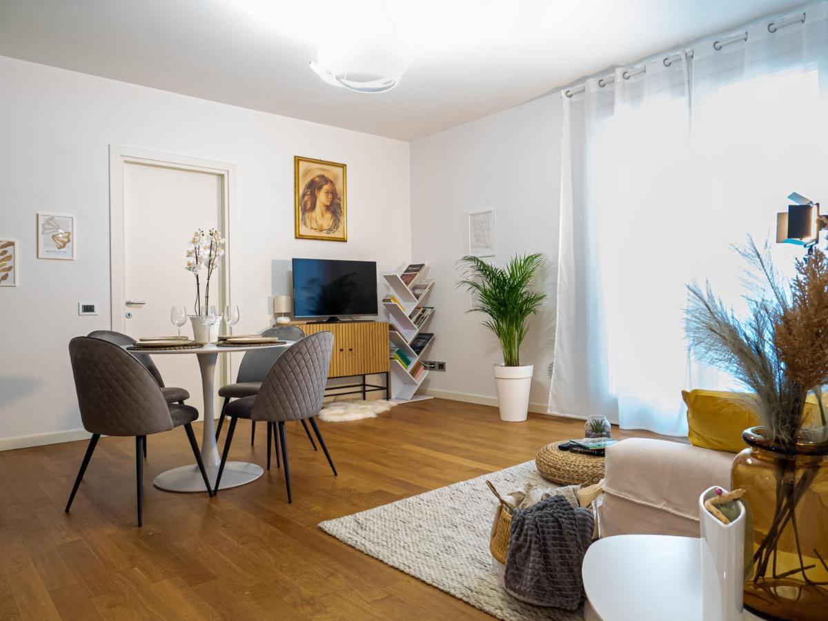 Maison Blanche: Appartamento Elegante Con Parcheggio Privato Mantova Esterno foto