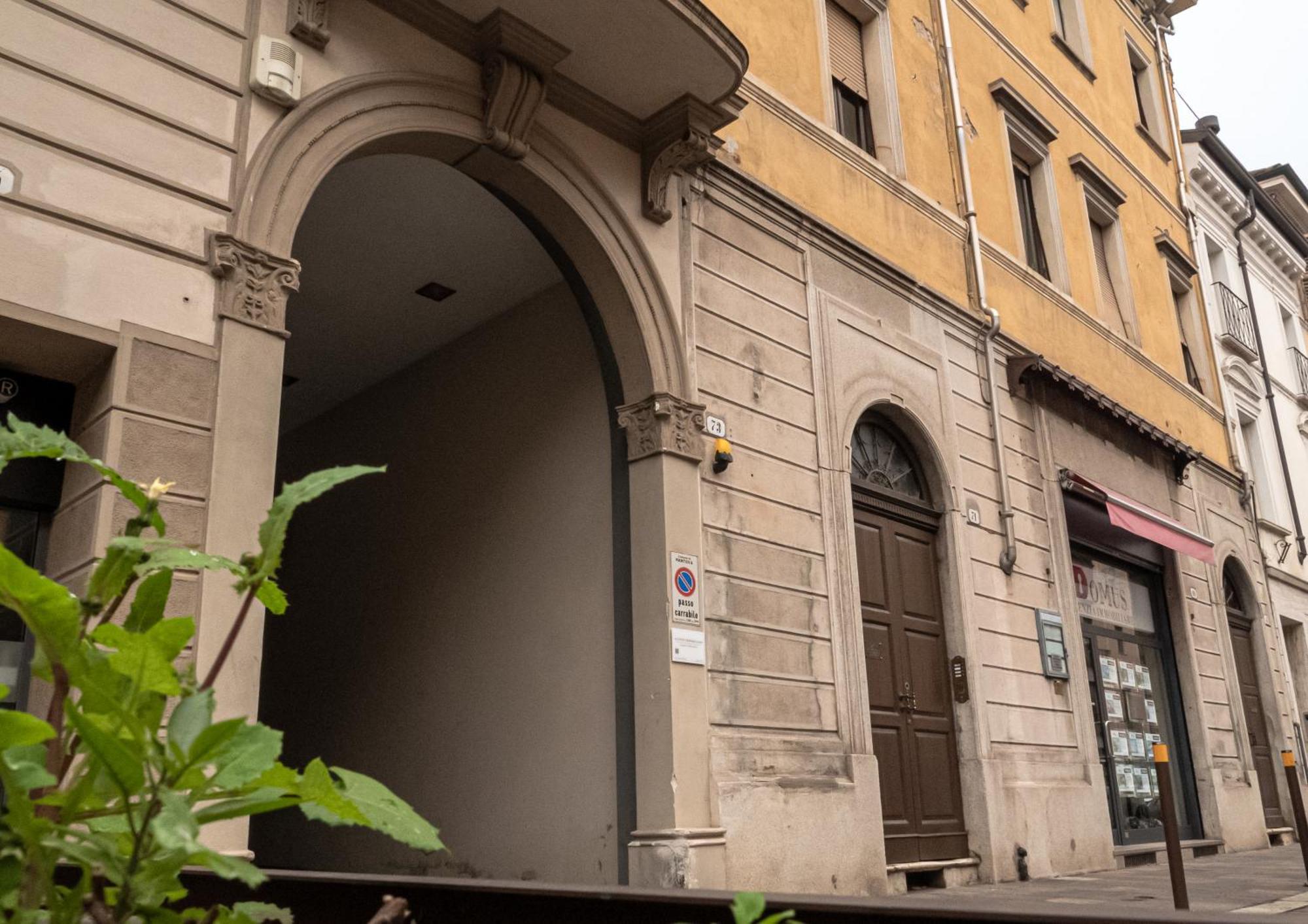Maison Blanche: Appartamento Elegante Con Parcheggio Privato Mantova Esterno foto